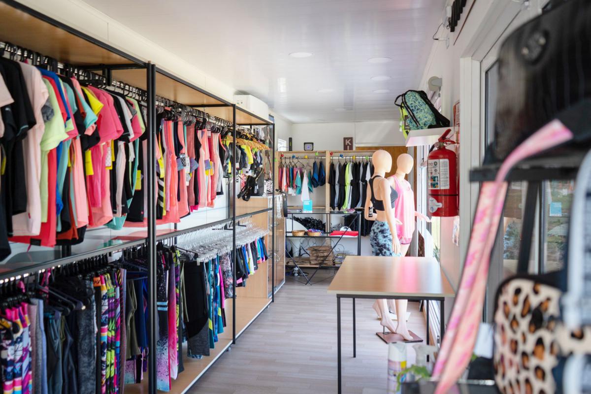 Local ropa deportiva hotsell